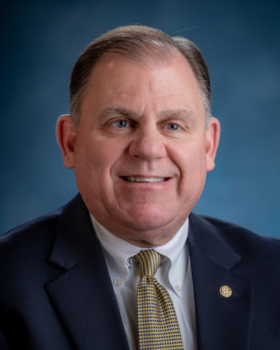 Headshot of Pat Thomas